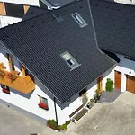 Apartamento Slosarjeva House - Alpine View & Modern Comfort