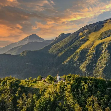 Apartamento Slosarjeva House - Alpine View & Modern Comfort Preddvor