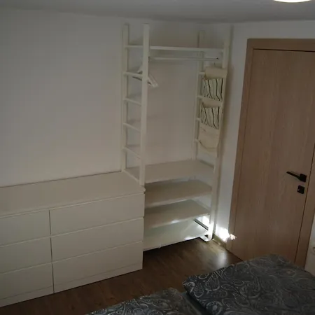 Apartment Slosarjeva House - Alpine View & Modern Comfort Preddvor