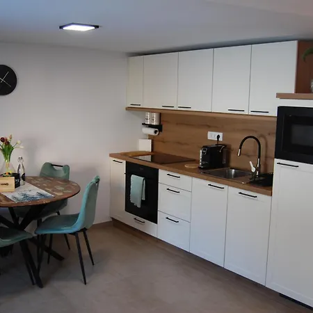 Slosarjeva House - Alpine View & Modern Comfort *