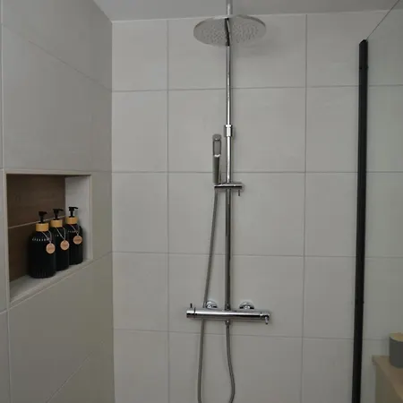 Slosarjeva House - Alpine View & Modern Comfort *