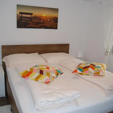 Slosarjeva House - Alpine View & Modern Comfort بريدفور