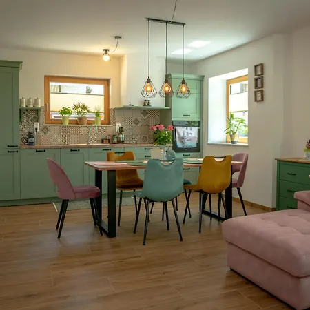 Slosarjeva House - Alpine View & Modern Comfort * Preddvor