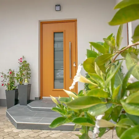 Slosarjeva House - Alpine View & Modern Comfort *