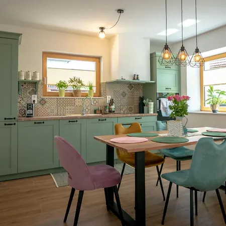 Slosarjeva House - Alpine View & Modern Comfort Apartment