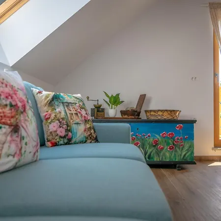 Apartma Slosarjeva House - Alpine View & Modern Comfort