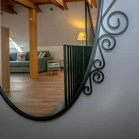 Apartment Slosarjeva House - Alpine View & Modern Comfort Preddvor