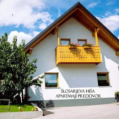 Slosarjeva House - Alpine View & Modern Comfort Apartment Preddvor