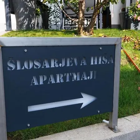 Apartamento Slosarjeva House - Alpine View & Modern Comfort *