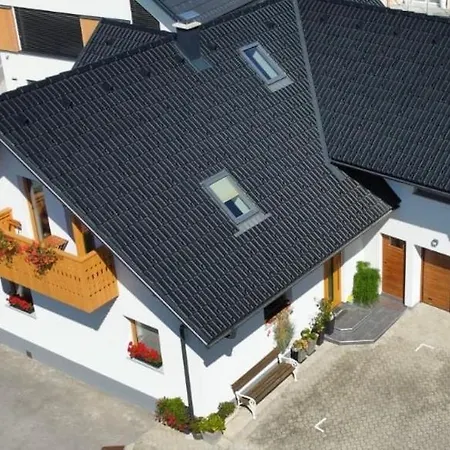 Apartma Slosarjeva House - Alpine View & Modern Comfort