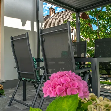 Slosarjeva House - Alpine View & Modern Comfort Apartment