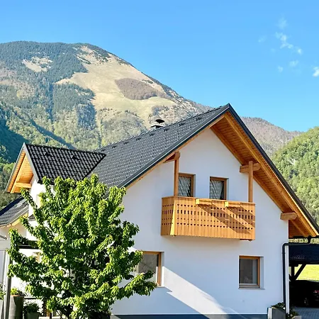 Slosarjeva House - Alpine View & Modern Comfort Preddvor