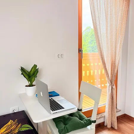 Slosarjeva House - Alpine View & Modern Comfort Preddvor