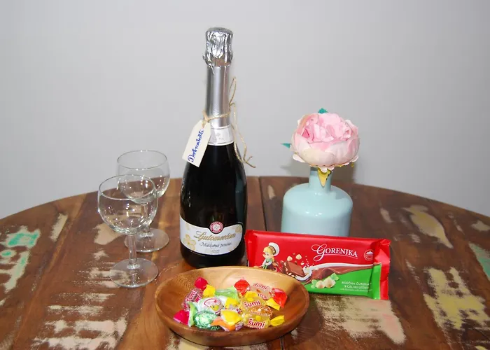 Slosarjeva House - Alpine View & Modern Comfort