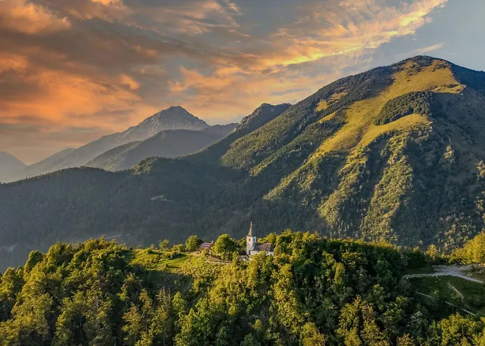 Appartamento Slosarjeva House - Alpine View & Modern Comfort Preddvor