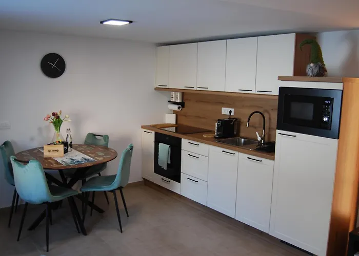 Slosarjeva House - Alpine View & Modern Comfort *