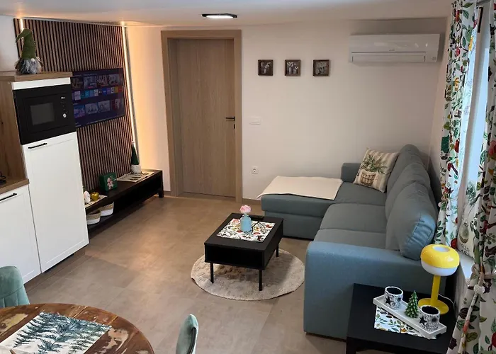 Appartamento Slosarjeva House - Alpine View & Modern Comfort