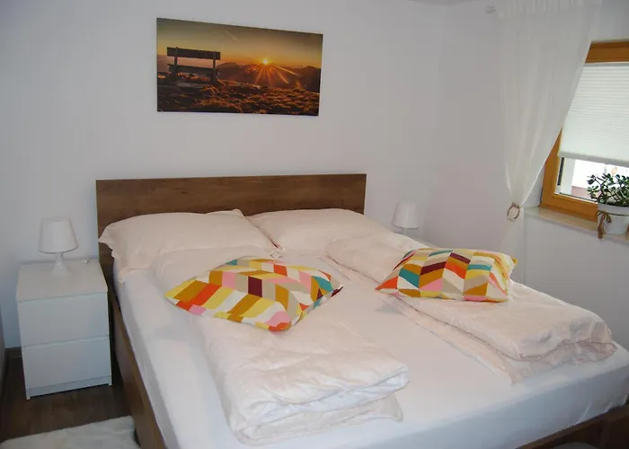 Slosarjeva House - Alpine View & Modern Comfort Preddvor