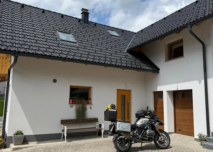 Slosarjeva House - Alpine View & Modern Comfort *