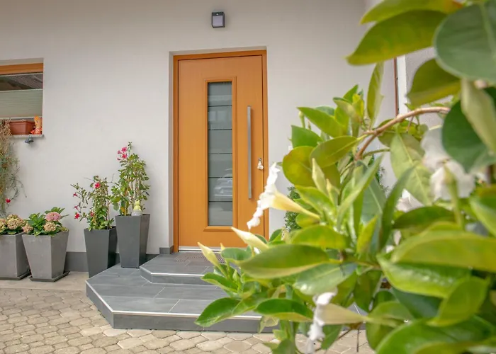 Slosarjeva House - Alpine View & Modern Comfort *