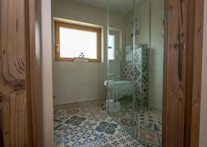 Appartamento Slosarjeva House - Alpine View & Modern Comfort *