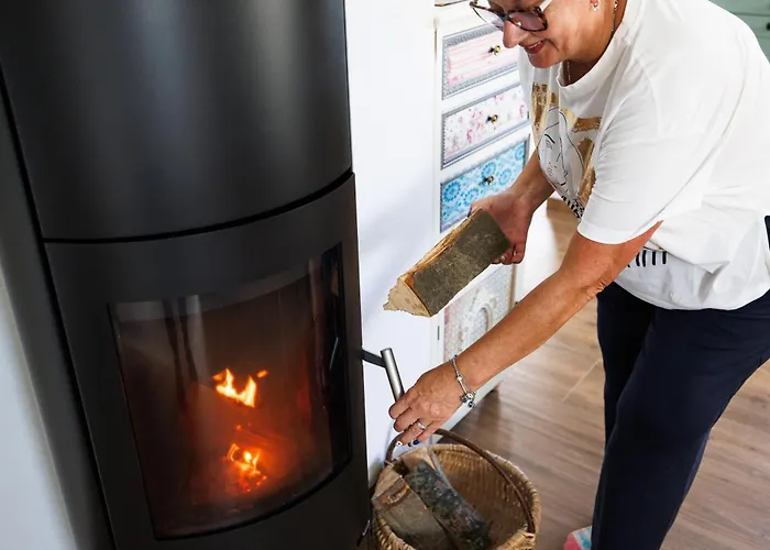 Slosarjeva House - Alpine View & Modern Comfort